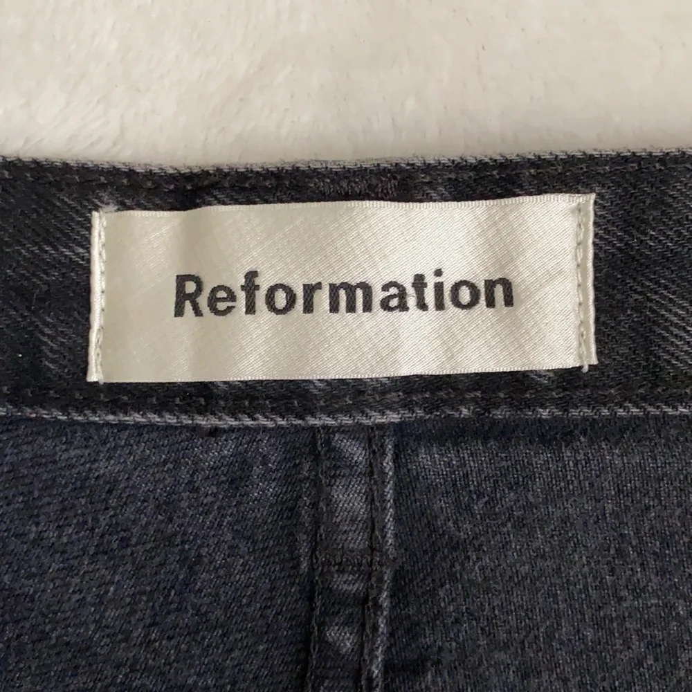 Reformation | High Rise Button Fly Raw Hem Denim Jean Shorts LY864 Black/Gray 24 - Picture 8 of 13